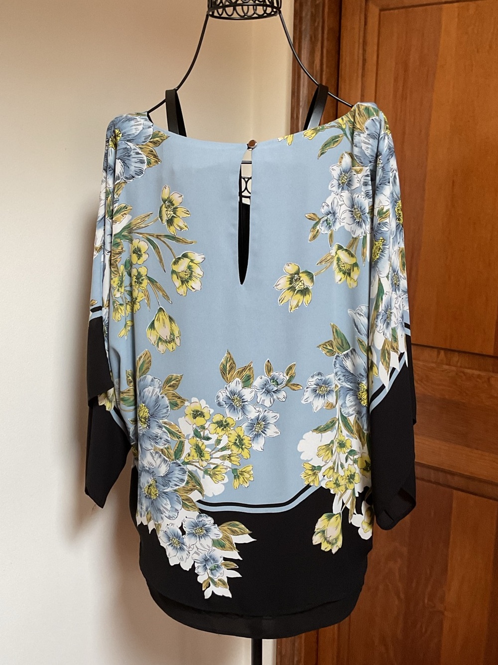 white house black market floral kimono blouse  medium - Picture 4 of 8